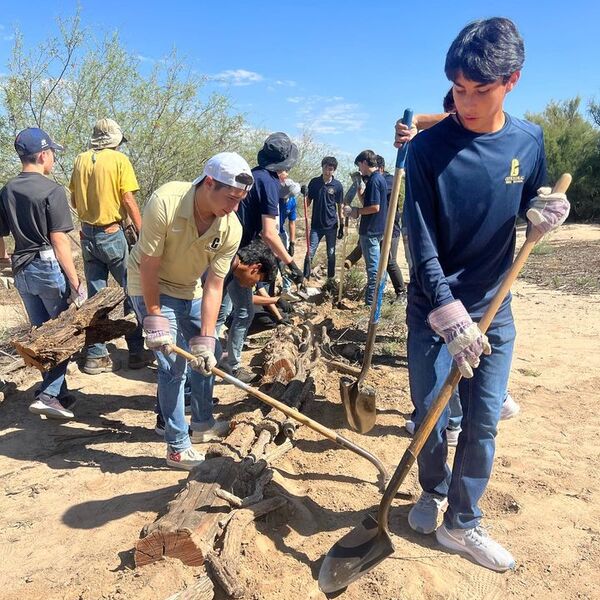 Students joined Insights at Rio Bosque to learn all about the wetlands and put in some good stewardship work!